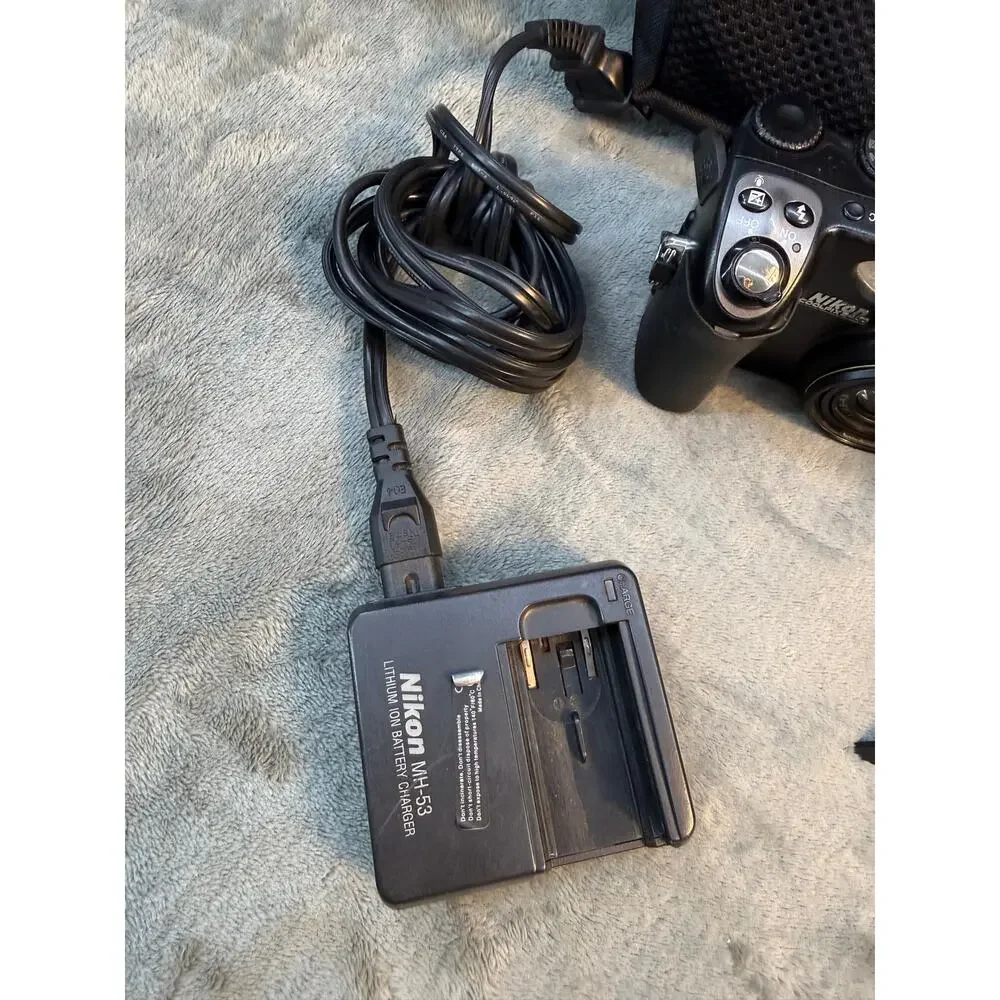 Nikon Coolpix 5400 Digital Camera Bundle Battery Charger SD Card Tripod Case